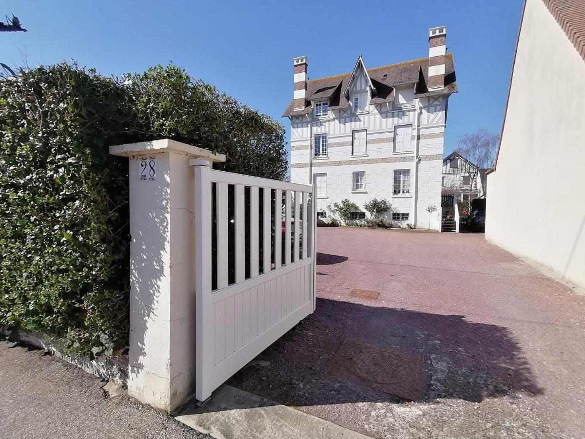 A La "Georgette" Et Son Jardin Avec Parking Villers-sur-Mer Exterior foto